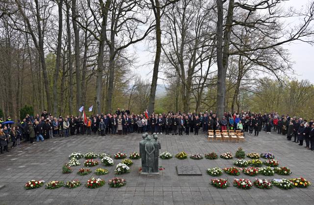 13 April 2026, Thuringia, Nordhausen: Participants in the commemoration ceremony at the Mittelbau-Dora concentration camp memorial site on the 81st anniversary of the liberation of the Mittelbau-Dora concentration camp near Nordhausen. In the Mittelbau-Dora concentration camp, which was built in 1943, around 60,000 prisoners were forced to produce rockets and armaments under the most inhumane conditions in a system of tunnels. Many died as a result of forced labor, abuse, hunger and disease. US troops liberated the camp on April 11, 1945. Photo: Martin Schutt/dpa