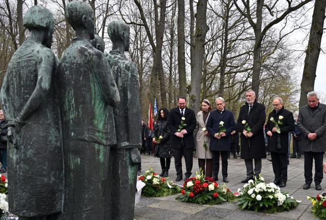13 April 2026, Thuringia, Nordhausen: Participants in the commemoration ceremony at the Mittelbau-Dora concentration camp memorial site on the 81st anniversary of the liberation of the Mittelbau-Dora concentration camp near Nordhausen. In the Mittelbau-Dora concentration camp, which was built in 1943, around 60,000 prisoners were forced to produce rockets and armaments under the most inhumane conditions in a system of tunnels. Many died as a result of forced labor, abuse, hunger and disease. US troops liberated the camp on April 11, 1945. Photo: Martin Schutt/dpa