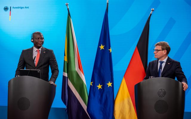 13 April 2026, Berlin: German Minister of Foreign Affairs Johann Wadephul (R) and his South African counterpart Ronald Ozzy Lamola speak during a press conference after the meeting of the Binational Commission. Photo: Michael Kappeler/dpa
