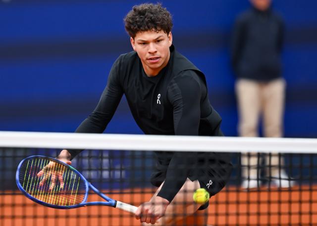13 April 2026, Bavaria, Munich: US tennis player Ben Shelton in action against his compatriot Emilio Nava during their men's singles round of 32 match of the Bavarian International Tennis Championships. Photo: Sven Hoppe/dpa