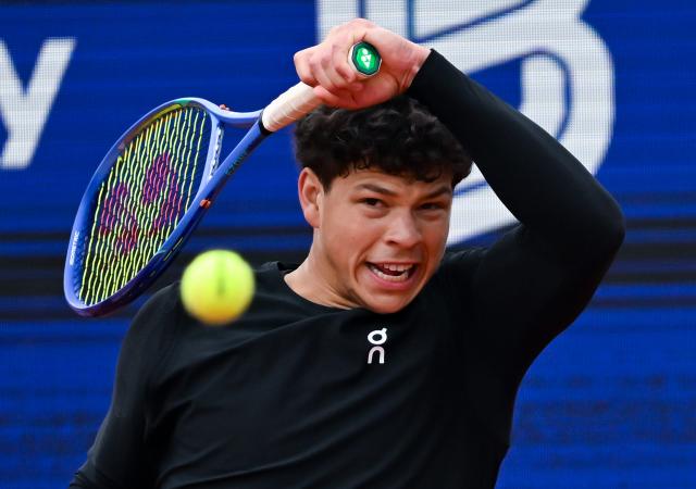 13 April 2026, Bavaria, Munich: US tennis player Ben Shelton in action against his compatriot Emilio Nava during their men's singles round of 32 match of the Bavarian International Tennis Championships. Photo: Sven Hoppe/dpa