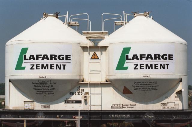 FILED - 13 July 1995, Saxony-Anhalt, Karsdorf: French cement manufacturer Lafarge logo pictured in Karsdorf on railroad containers. Photo: Waltraud Grubitzsch/dpa-Zentralbild/dpa