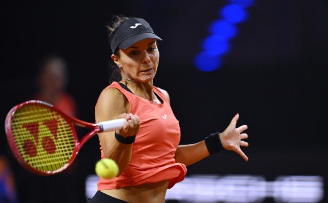 13 April 2026, Baden-Wuerttemberg, Stuttgart: Bulgarian tennis player Viktoriya Tomova in action against Germany's Laura Siegemund during their women's singles round of 32 match of the Stuttgart Open tennis tournament. Photo: Marijan Murat/dpa