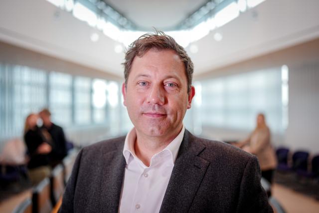 13 April 2026, Berlin: Lars Klingbeil, German Finance Minister, Vice Chancellor and chairman of the Social Democratic Party of Germany (SPD), looks into the photographer's camera on the sidelines of an interview with journalists from the German Press Agency (dpa) at the SPD party headquarters in the Willy-Brandt-Haus. Photo: Kay Nietfeld/dpa