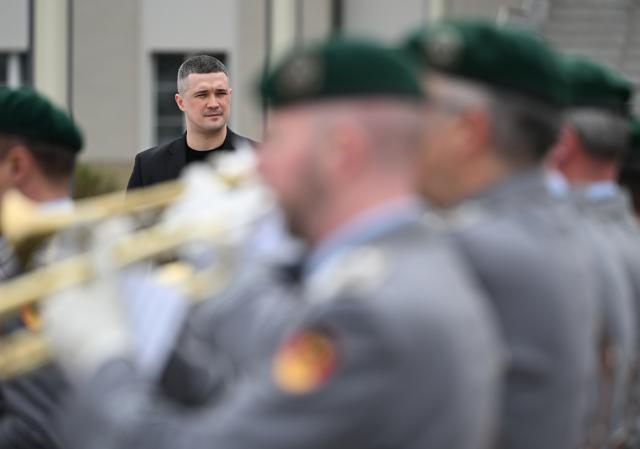 14 April 2026, Berlin: Boris Pistorius, Germany's Defence Minister, welcomes his Ukrainian counterpart Mykhailo Fedorov with military honors. Photo: Markus Lenhardt/dpa