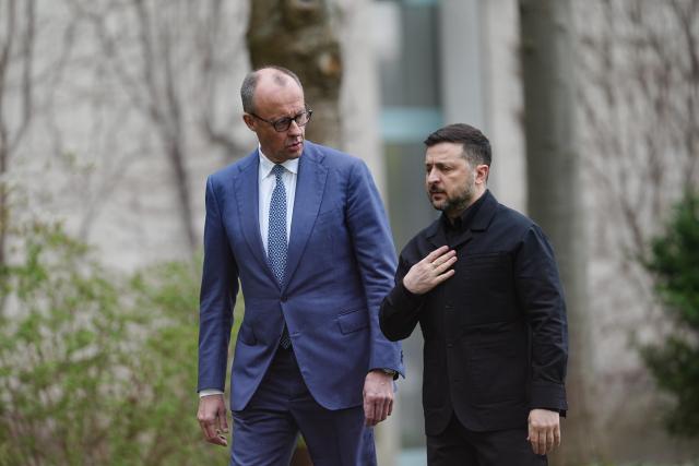 14 April 2026, Berlin: Friedrich Merz (L), Germany's Chancellor, welcomes Volodymyr Zelensky, Ukraine's President, in front of the Federal Chancellery for the first German-Ukrainian government consultations in many years. Photo: Kay Nietfeld/dpa