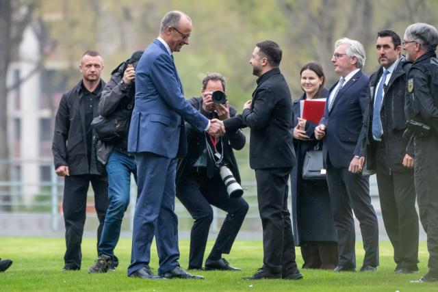 14 April 2026, Berlin: Friedrich Merz (L), Germany's Chancellor, welcomes Volodymyr Zelensky, Ukraine's President, in front of the Federal Chancellery for the first German-Ukrainian government consultations in many years. Photo: Michael Kappeler/dpa