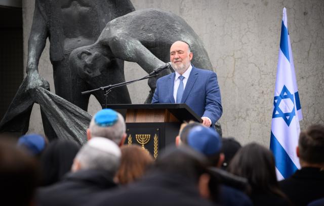 14 April 2026, Brandenburg, Oranienburg: Ron Prosor, Israel's ambassador to Germany, speaks at a commemorative event marking Yom HaShoah, Israel's Holocaust Remembrance Day, at the Sachsenhausen Memorial. Between 1936 and 1945, more than 200,000 people were imprisoned at the Sachsenhausen concentration camp. Tens of thousands of them lost their lives there. Photo: Bernd von Jutrczenka/dpa
