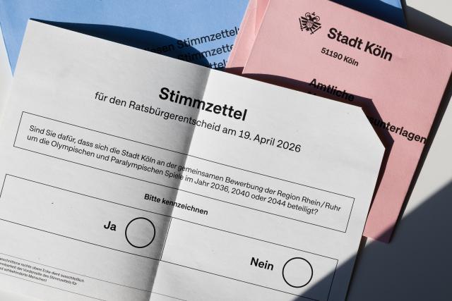 FILED - 19 March 2026, North Rhine-Westphalia, Cologne: A view of the official voting papers from the City of Cologne for the mail-in ballot regarding the city council referendum on  CologneRhineRuhr bid for the Olympic and Paralympic Games (2036, 2040, 2044). Photo: Rolf Vennenbernd/dpa