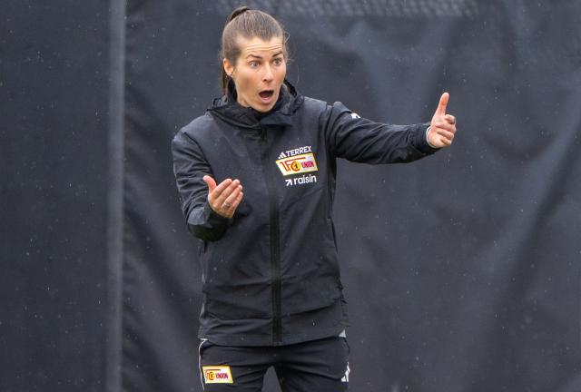 14 April 2026, Berlin: Union Berlin new coach Marie-Louise Eta leads the training of the German Bundesliga club 1. FC Union Berlin at the Alte Foersterei. Marie-Louise Eta is the first woman in a European top league to take charge of a men's team. Photo: Matthias Koch/dpa