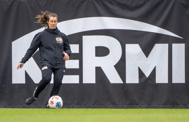 14 April 2026, Berlin: Union Berlin new coach Marie-Louise Eta leads the training of the German Bundesliga club 1. FC Union Berlin at the Alte Foersterei. Marie-Louise Eta is the first woman in a European top league to take charge of a men's team. Photo: Matthias Koch/dpa
