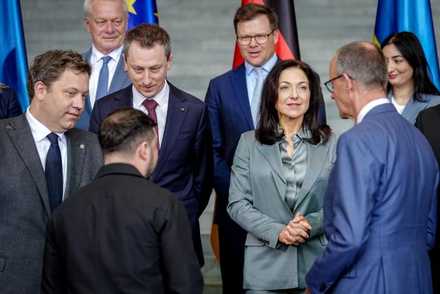 14 April 2026, Berlin: (L-R) Lars Klingbeil, Germany's Minister of Finance, Vice Chancellor; Volodymyr Zelensky, Ukraine's President; Katherina Reiche, Germany's Minister for Economic Affairs and Energy; and Germany's Chancellor Friedrich Merz pose for a group photo at the Federal Chancellery during the German-Ukrainian government consultations. Photo: Kay Nietfeld/dpa