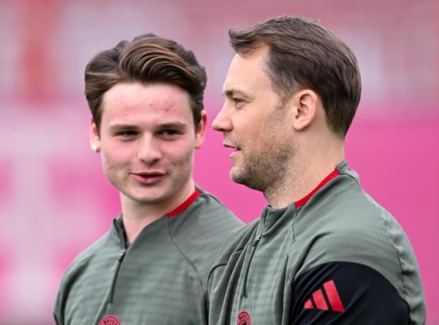 14 April 2026, Bavaria, Munich: Bayern Munich goalkeepers Jonas Urbig (L) and Manuel Neuer in action in action during a training session at the training facility on Saebener Strasse ahead of Wednesday's UEFA Champions League Quarter-final Second Leg soocer match against Real Madrid. Photo: Sven Hoppe/dpa
