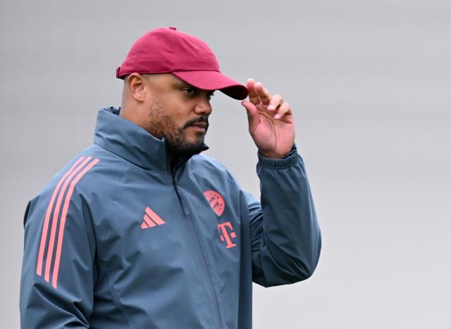 14 April 2026, Bavaria, Munich: Bayern Munich coach Vincent Kompany leads a training session at the training facility on Saebener Strasse ahead of Wednesday's UEFA Champions League Quarter-final Second Leg soocer match against Real Madrid. Photo: Sven Hoppe/dpa