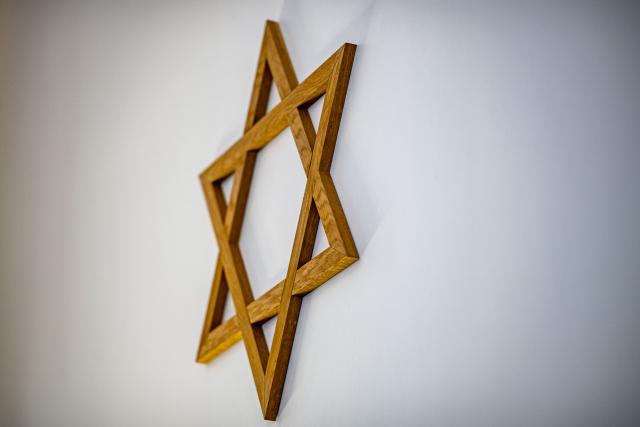FILED - 08 November 2021, North Rhine-Westphalia, Gelsenkirchen: A Star of David hangs on a wall in the prayer hall of a synagogue. Photo: David Inderlied/dpa