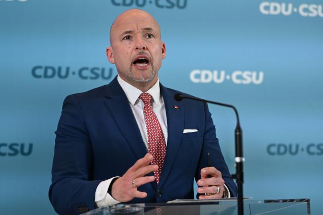 14 April 2026, Berlin: Alexander Hoffmann, Chairman of the CSU parliamentary group, gives a statement before the start of the parliamentary group meeting of the Chritsian Democratic Union/Christian Social Union (CDU/CSU) in the German Parliament Bundestag. Photo: Markus Lenhardt/dpa
