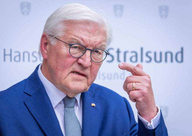 14 April 2026, Mecklenburg-Western Pomerania, Stralsund: German President Frank-Walter Steinmeier answers questions from media as he arrives at his temporary residence at the Hafenresidenz hotel As part of his "Local Time Germany" series of visits. Photo: Jens Büttner/dpa