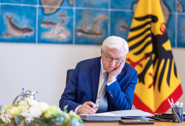 14 April 2026, Mecklenburg-Western Pomerania, Stralsund: German President Frank-Walter Steinmeier takes up his official duties at his temporary residence at the Hafenresidenz hotel As part of his "Local Time Germany" series of visits. Photo: Jens Büttner/dpa