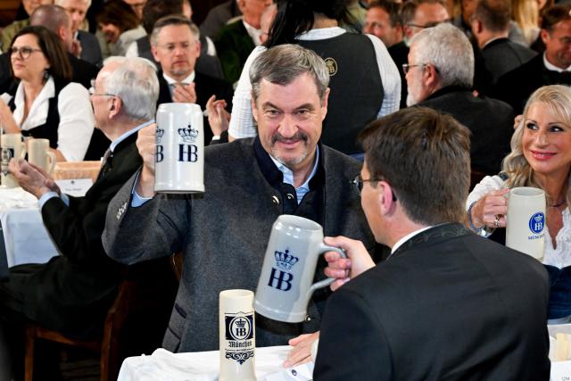 14 April 2026, Bavaria, Munich: Markus Soeder, Prime Minister of Bavaria, toasts to the camera during the 2026 Maibock tapping ceremony in the Hofbraeuhaus ballroom. Photo: Felix Hörhager/dpa