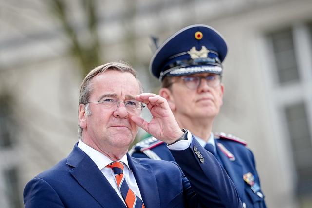 15 April 2026, Berlin: Boris Pistorius (L), German Minister of Defense, waits for the participants of the Ukraine Contact Group meeting in front of the Federal Ministry of Defense. Photo: Kay Nietfeld/dpa Pool/dpa