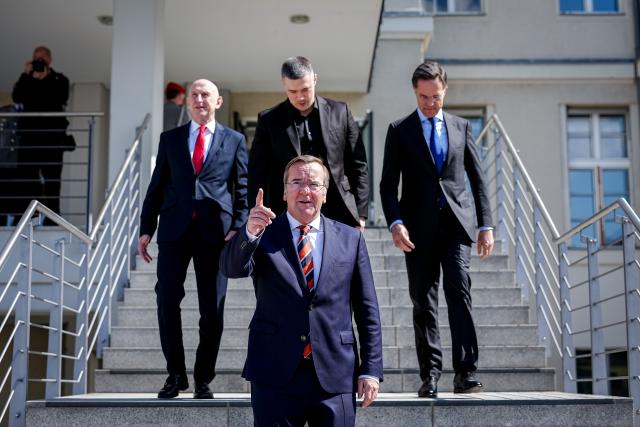15 April 2026, Berlin: (L-R)John Healey, Minister of Defense of Britain, Mychajlo Fedorow, Minister of Defense of Ukraine, Boris Pistorius, German Minister of Defense, and Mark Rutte, Secretary General of NATO, gather for a photo at the Ukraine Contact Group meeting in front of the Federal Ministry of Defense. Photo: Kay Nietfeld/dpa