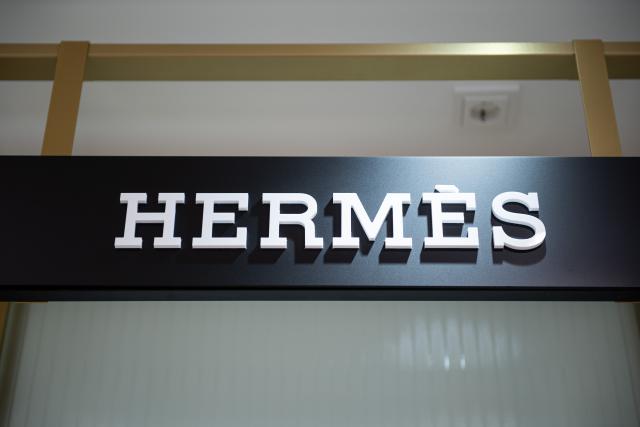 FILED - 22 October 2020, Hamburg: The Hermes brand logo, can be seen at a Douglas store in Hamburg. Photo: Daniel Reinhardt/dpa