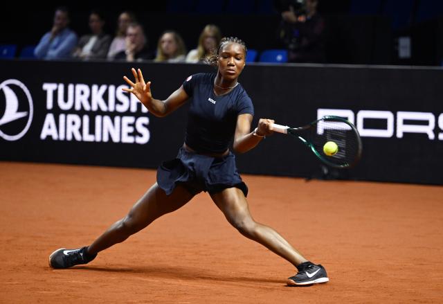 15 April 2026, Baden-Wuerttemberg, Stuttgart: Germany's Noma Noha Akugue in action against US' Alycia Parks during their women's singles round of 32 match at the Stuttgart Open tennis tournament. Photo: Marijan Murat/dpa