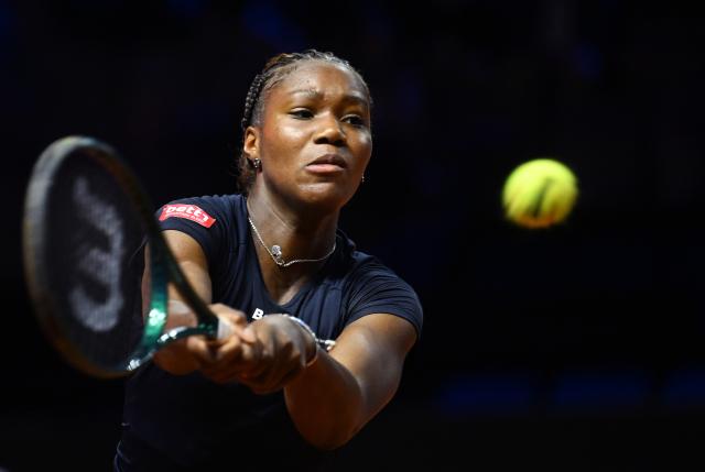 15 April 2026, Baden-Wuerttemberg, Stuttgart: Germany's Noma Noha Akugue in action against US' Alycia Parks during their women's singles round of 32 match at the Stuttgart Open tennis tournament. Photo: Marijan Murat/dpa
