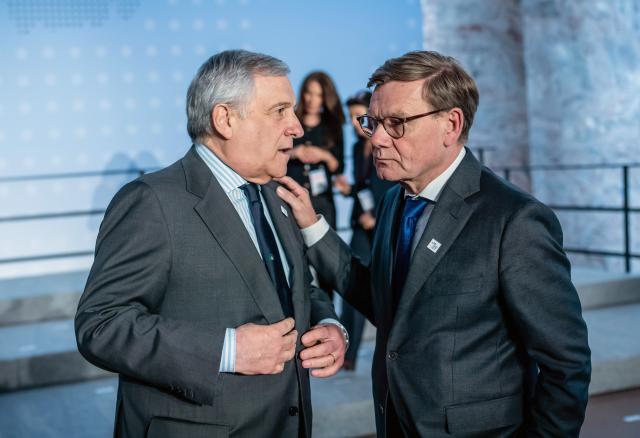 15 April 2026, Berlin: Johann Wadephul (R), German Foreign Minister, speaks with Antonio Tajani, Foreign Minister of Italy, during the International Sudan Conference at the Federal Foreign Office in Berlin. The conference in Berlin consists of a meeting of foreign ministers, a humanitarian conference with funding pledges and a meeting of civilian actors to negotiate a peace roadmap. Photo: Michael Kappeler/dpa