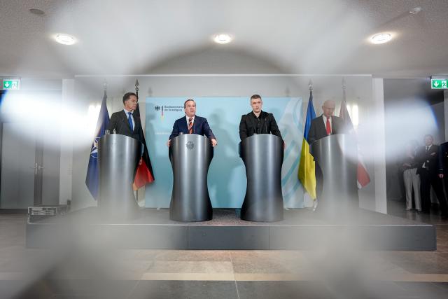 15 April 2026, Berlin: (L-R) Mark Rutte, NATO Secretary General, Boris Pistorius, Germany's Minister of Defense, Mykhailo Fedorov, Ukraine's Minister of Defense, and John Healey, UK's Minister of Defense, give a press conference after the meeting of the Ukraine Contact Group at the Federal Ministry of Defense. Photo: Kay Nietfeld/dpa