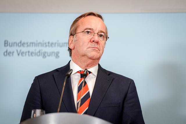 15 April 2026, Berlin: Boris Pistorius, German Minister of Defense, gives a press conference after the meeting of the Ukraine Contact Group at the Federal Ministry of Defense. Photo: Kay Nietfeld/dpa