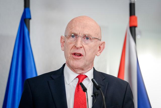 15 April 2026, Berlin: John Healey, UK Minister of Defense, gives a press conference after the meeting of the Ukraine Contact Group at the Federal Ministry of Defense. Photo: Kay Nietfeld/dpa