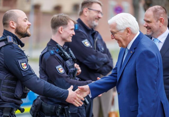 15 April 2026, Mecklenburg-Western Pomerania, Stralsund: German President Frank-Walter Steinmeier welcomes police officers who are securing the Federal President's temporary official residence in a hotel on the Strelasund. As part of his "Local Time Germany" series of visits, the President is moving his official residence to Stralsund until 16 April. Photo: Jens Büttner/dpa