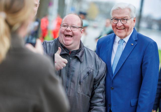 15 April 2026, Mecklenburg-Western Pomerania, Stralsund: German President Frank-Walter Steinmeier takes a photo with a by passer. As part of his "Local Time Germany" series of visits, the President is moving his official residence to Stralsund until 16 April. Photo: Jens Büttner/dpa