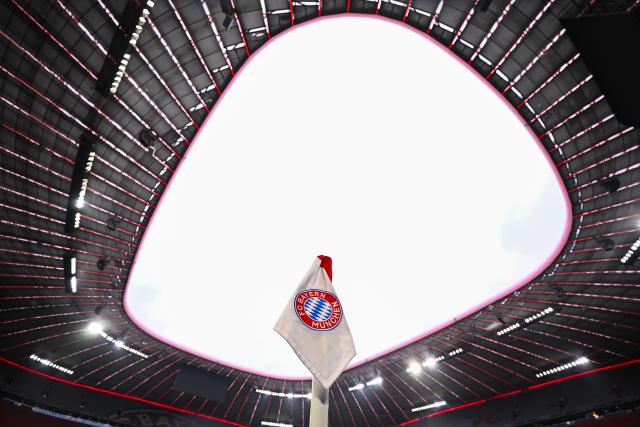 15 April 2026, Bavaria, Munich: A corner flag bearing the FC Bayern Munich logo seen prior to the start of the UEFA Champions League Quarterfinal Second Leg soccer match between Bayern Munich and Real Madrid at Allianz Arena. Photo: Tom Weller/dpa