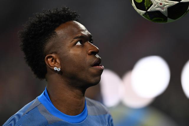15 April 2026, Bavaria, Munich: Real Madrid's Vinicius Junior warms up prior to the start of the UEFA Champions League Quarterfinal Second Leg soccer match between Bayern Munich and Real Madrid at Allianz Arena. Photo: Sven Hoppe/dpa