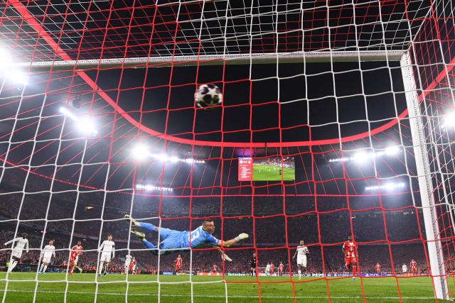 15 April 2026, Bavaria, Munich: Bayern Munich's Michael Olise (3rd L) scores his side's fourth goal against Real Madrid's goalkeeper Andriy Lunin during the UEFA Champions League Quarterfinal Second Leg soccer match between Bayern Munich and Real Madrid at Allianz Arena. Photo: Tom Weller/dpa