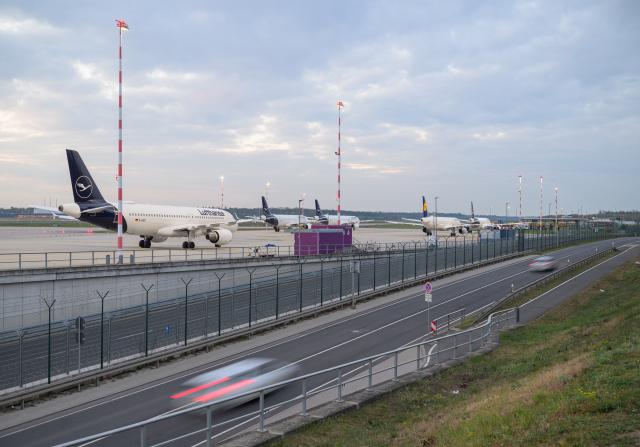 16 April 2026, Hesse, Frankfurt/Main: Lufthansa aircraft are parked at Frankfurt Airport on the second day of strikes by the cabin crew union Ufo, while the pilots' union VC has announced full-day strikes. Photo: Hannes P. Albert/dpa