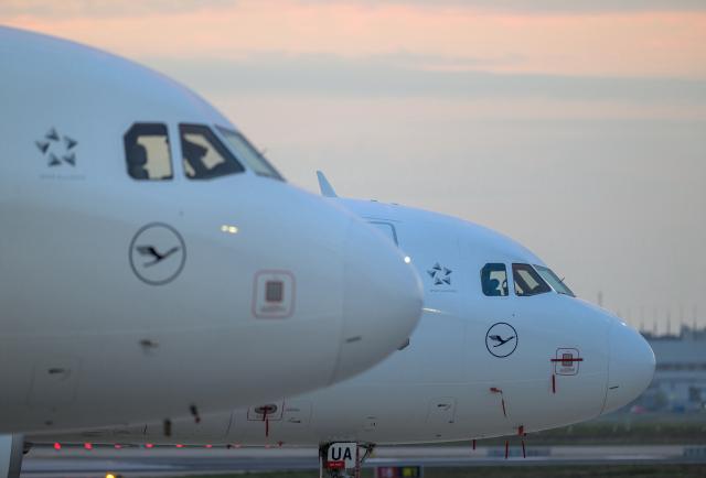 16 April 2026, Hesse, Frankfurt/Main: Lufthansa aircraft are parked at Frankfurt Airport on the second day of strikes by the cabin crew union Ufo, while the pilots' union VC has announced full-day strikes. Photo: Hannes P. Albert/dpa