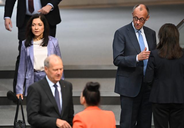 16 April 2026, Berlin: Germany's Chancellor Friedrich Merz (2nd R) and Germany's Minister for Economic Affairs and Energy Katherina Reiche (L) attend a plenary session of the German Bundestag, where the agenda includes the first reading of a bill to reduce energy taxes. Photo: Markus Lenhardt/dpa