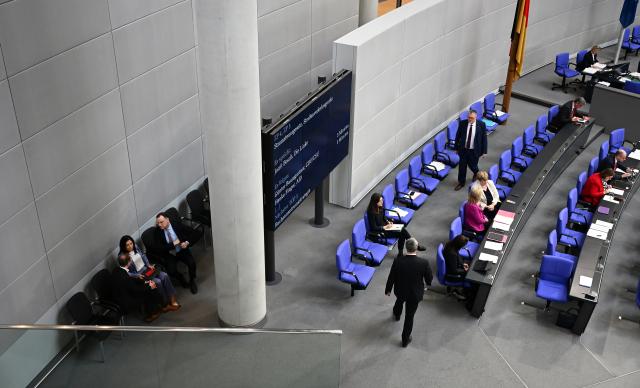 16 April 2026, Berlin: Katherina Reiche (2nd L), Germany's Minister for Economic Affairs and Energy, speaks with Jens Spahn (3rd L), CDU/CSU parliamentary group leader in the Bundestag, on the sidelines of a session in the German Bundestag. Photo: Markus Lenhardt/dpa