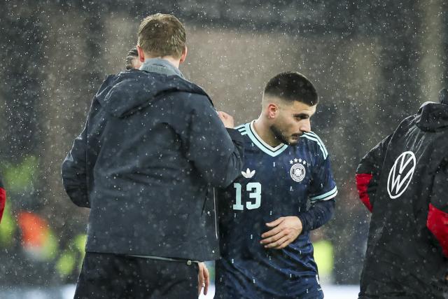 FILED - 30 March 2026, Stuttgart: Germany's National team coach Julian Nagelsmann (L) and Deniz Undav stand together on the field after the final whistle of the International friendly soccer match between Germany and Ghana at the MHP Arena. Photo: Christian Charisius/dpa - WICHTIGER HINWEIS: Gemäß den Vorgaben der DFL Deutsche Fußball Liga bzw. des DFB Deutscher Fußball-Bund ist es untersagt, in dem Stadion und/oder vom Spiel angefertigte Fotoaufnahmen in Form von Sequenzbildern und/oder videoähnlichen Fotostrecken zu verwerten bzw. verwerten zu lassen.