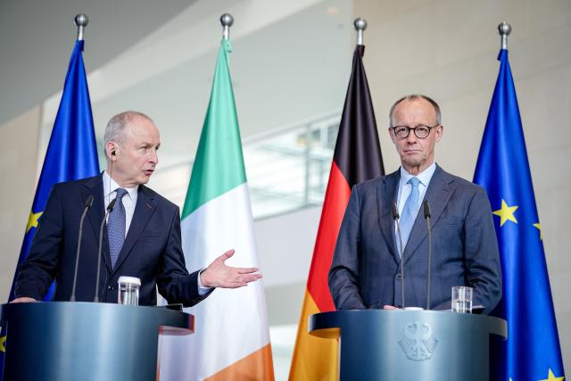 16 April 2026, Berlin: Germany's Chancellor Friedrich Merz (R) and Irish Prime Minister Micheal Martin hold a press conference at the Federal Chancellery. Ireland will take over the EU Council Presidency in the second half of 2026. Photo: Kay Nietfeld/dpa