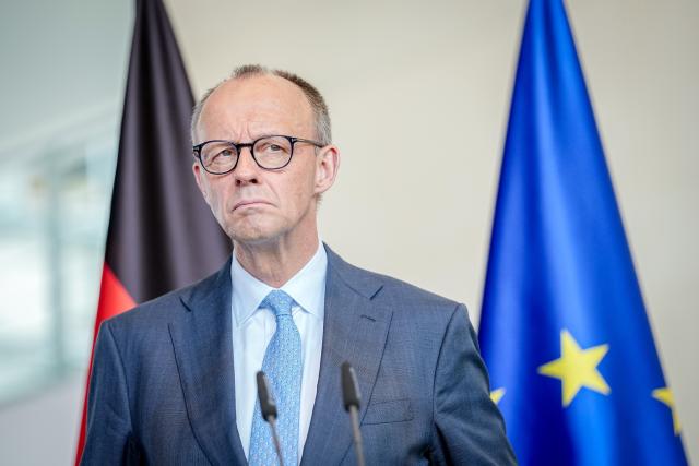 16 April 2026, Berlin: Germany's Chancellor Friedrich Merz attends a joint press conference with Irish Prime Minister Micheal Martin at the Federal Chancellery. Ireland will take over the EU Council Presidency in the second half of 2026. Photo: Kay Nietfeld/dpa