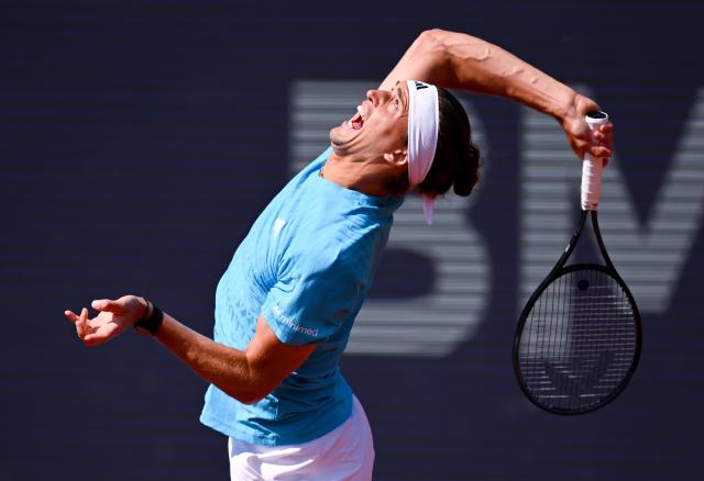 16 April 2026, Bavaria, Munich: German tenni splayer Alexander Zverev in action against Canada's Gabriel Diallo during their men's singles round of 16 tennis match of the ATP Tour BMW Open by Bitpanda tennis tournament in Munich. Photo: Sven Hoppe/dpa