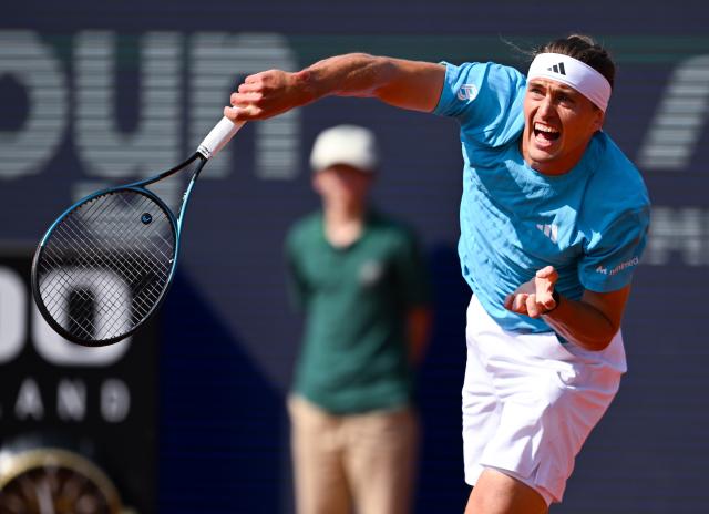 16 April 2026, Bavaria, Munich: German tenni splayer Alexander Zverev in action against Canada's Gabriel Diallo during their men's singles round of 16 tennis match of the ATP Tour BMW Open by Bitpanda tennis tournament in Munich. Photo: Sven Hoppe/dpa