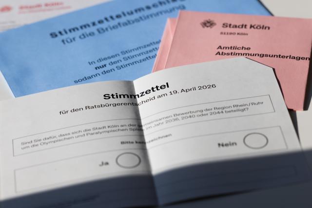 FILED - 19 March 2026, North Rhine-Westphalia, Cologne: Official voting materials from the City of Cologne for the mail-in ballot regarding the city council referendum on the Cologne-Rhine-Ruhr bid for the Olympic and Paralympic Games (2036, 2040, 2044) are laid out on a table. Photo: Rolf Vennenbernd/dpa