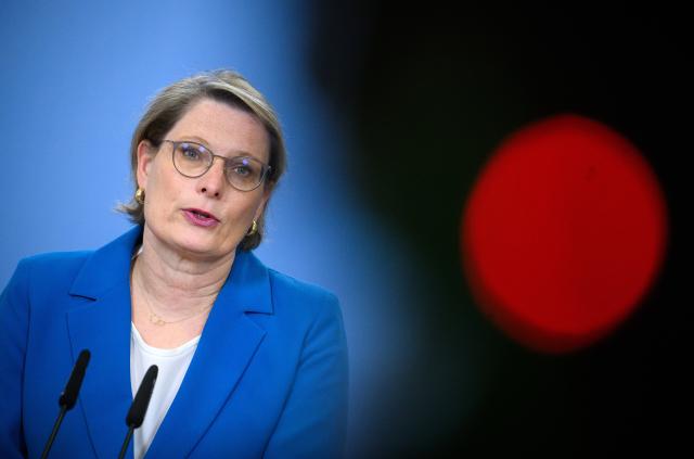 17 April 2026, Berlin: Stefanie Hubig, German Minister of Justice and Consumer Protection, speaks at a press conference on current issues, including a draft law for better protection against "digital violence". Photo: Bernd von Jutrczenka/dpa