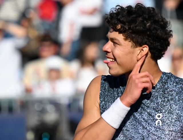 17 April 2026, Bavaria, Munich: US tennis player Ben Shelton celebrates defeating Brazil's Joao Fonseca during their men's singles quarterfinal match at the ATP Tour BMW Open by Bitpanda in Munich. Photo: Sven Hoppe/dpa