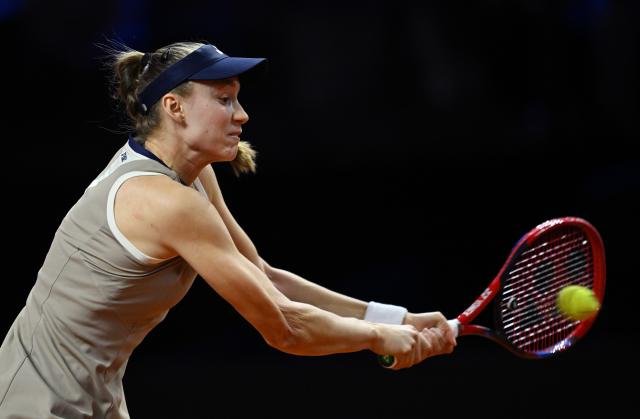 17 April 2026, Baden-Wuerttemberg, Stuttgart: Kazakhstani tennis player Elena Rybakina in action against Canada's Leylah Fernandez during their women's singles quarterfinal match of the Stuttgart Open tennis tournament. Photo: Marijan Murat/dpa